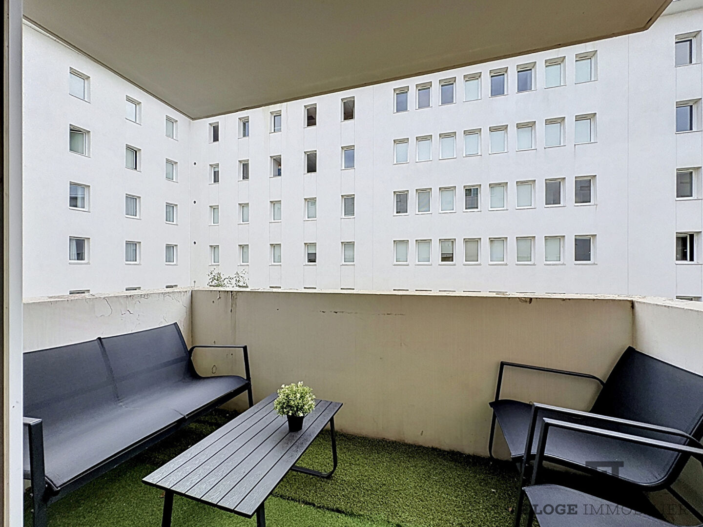 Appartement T3 idéalement situé à proximité immédiate de la faculté de droit.
