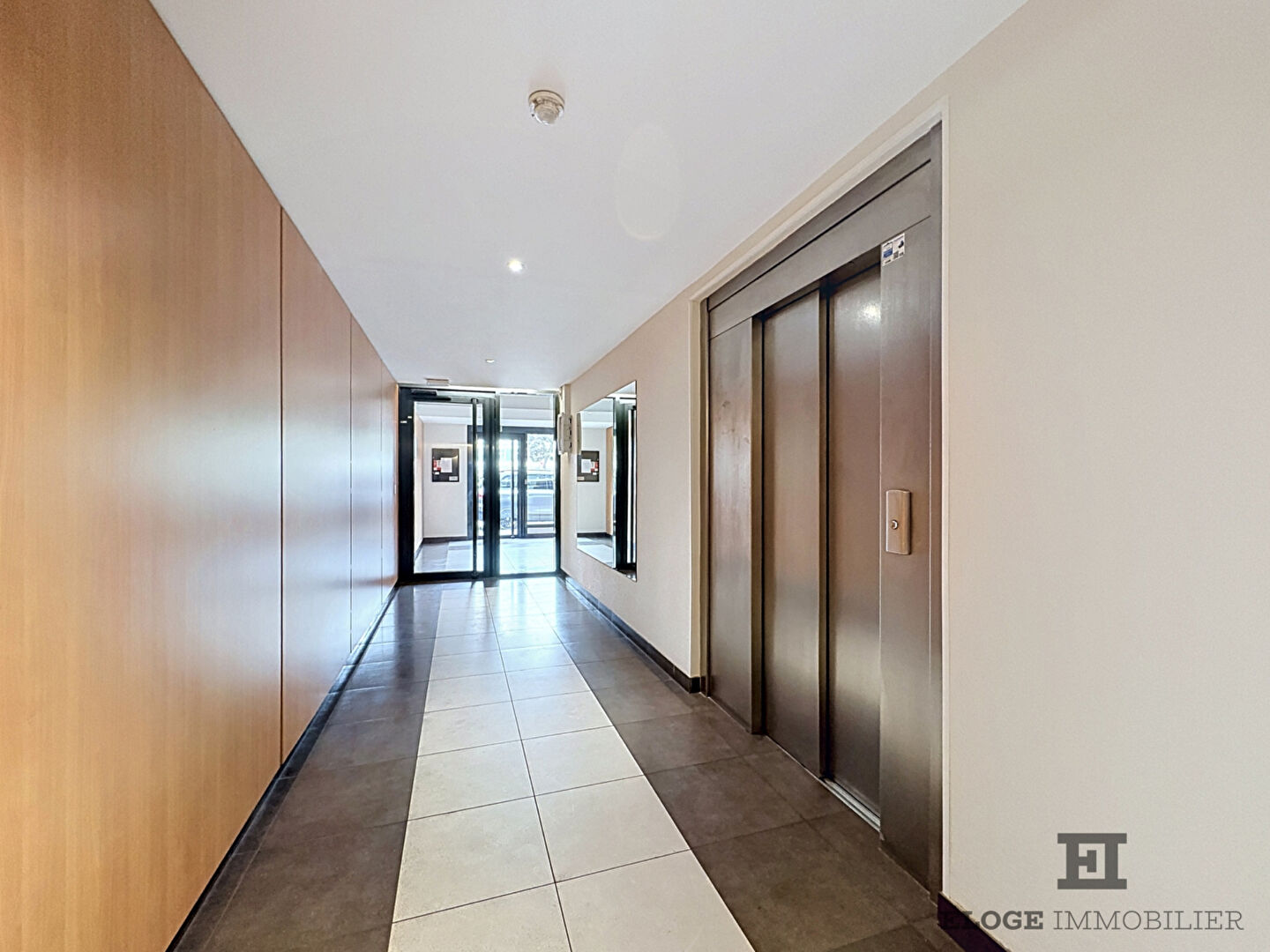 Appartement T3 idéalement situé à proximité immédiate de la faculté de droit.
